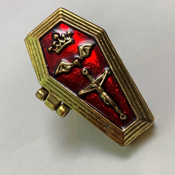 Vampire Coffin Ring Halloween Costume Accessories - Picture 8 of 8